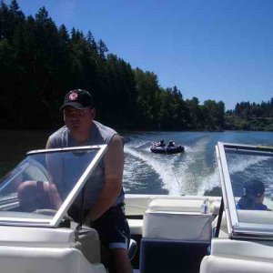 20060708 - 08 Boating on Willamette River - Good driving