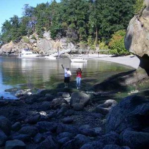 20060729 - 29 San Juans w Amy\'s Parents & Sister - Exploring Matia at low tide
