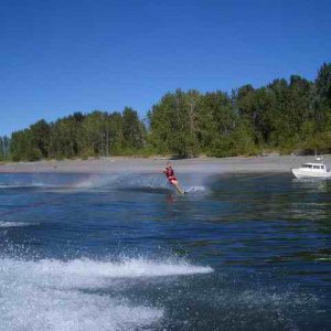 20060924 - 04 Columbia River - But he can Slalom