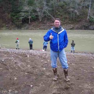 20061117 - 06 Tillamook Bay Fishing - John checking out the Wilson river on the way home