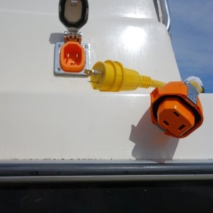 smartplug with Marinco...much more contact area, auto head sensor shutoff, more watertight, more solid connection