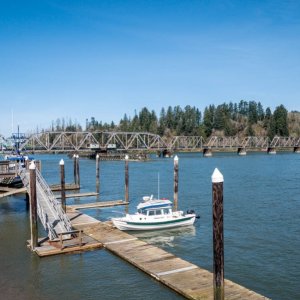 Reedsport public dock, nice lunch break