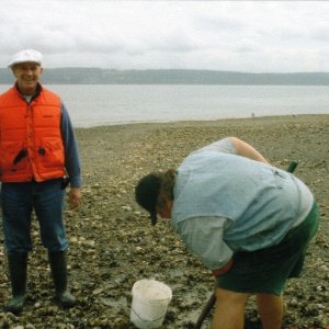 17 Sept 2005: Joe (R-Matey) and Roger (Sensei) at the clam bed.
