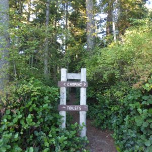 Entering from the beach, the signs aren\'t really clear how to get to the trails. Behind this sign here is the where you find the 0.6 mile trail to the parking lot.