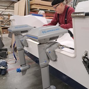 mounting the electric outboards 2