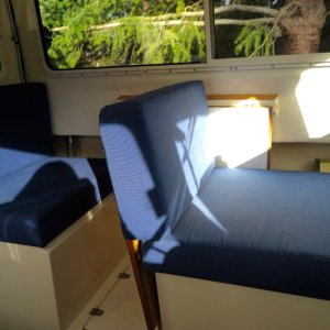 Reversible navigator seat