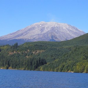 Mount Saint Helens letting off a little steam