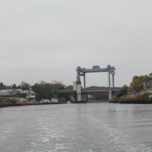 Lift bridge