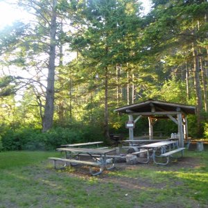 Picnic facilities at Shallow Bay