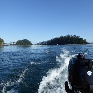 A dinghy trip back to Shallow Bay to visit with friends!