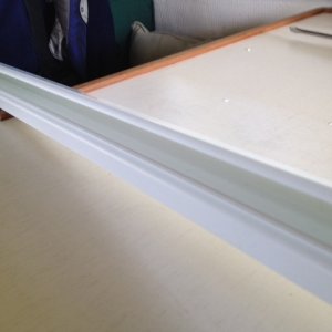 Picture shows side rail with cover open