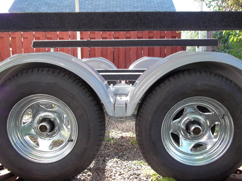 18/09/2011...raised the center fender supports by 2.5 inches,the fenders front and back have alot of tire clearence already.All looks great, you cann't see any alterations.