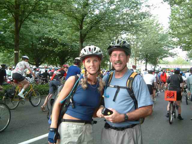 20030810 - 01 Portland Bridge Pedal - Sister & Dad