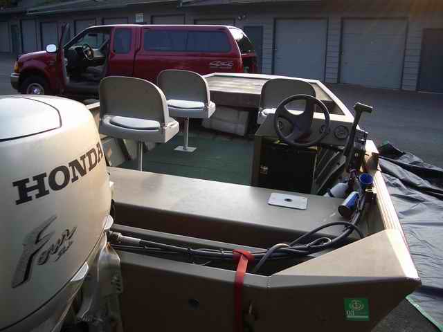 20040728 - 02 Sniff Sniff...pictures of the old boat 2000-2005 miss you