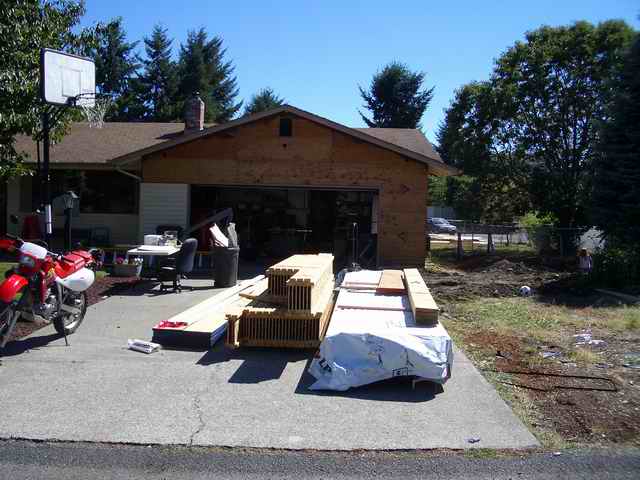 20040814 - 01 Helping Family Remodel...see the 2 car garage