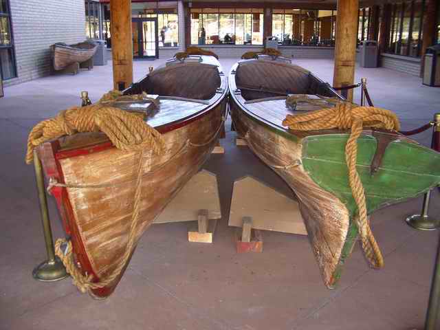 20041225 - 02 Christmas w Family in AZ - BOATS