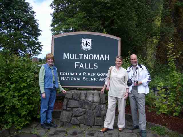 20050617 - 01 Hiking Multnomah Falls w relatives from England