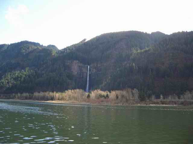 20060319 - 08 Columbia River Rooster Rock to Beacon Rock - Waterfall