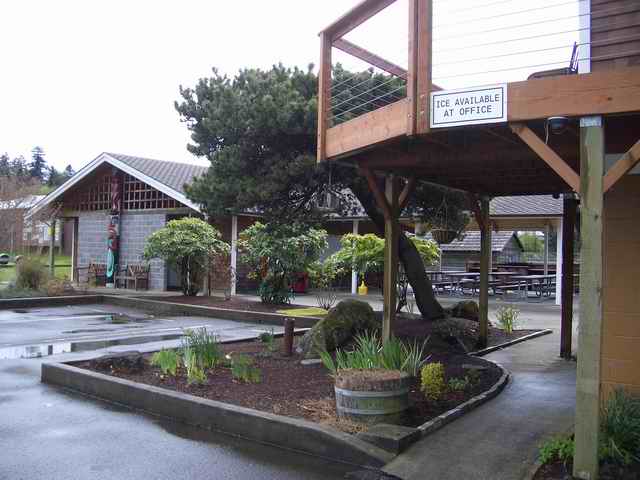20060413 - 03 Cathlamet C-Dory Gathering - Facilities