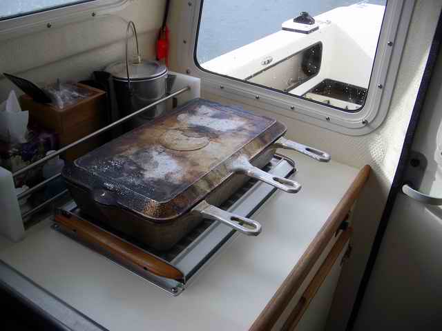 20060413 - 07 Cathlamet C-Dory Gathering - Renee\'s Aluminum Dutch Oven