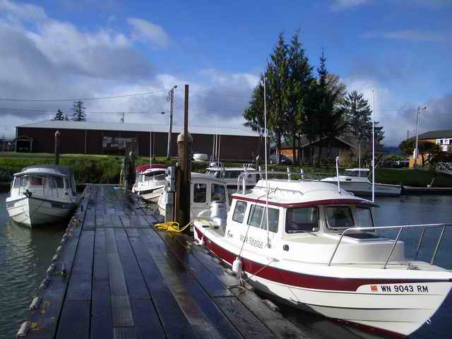 20060413 - 11 Cathlamet C-Dory Gathering - C-Dory Alley
