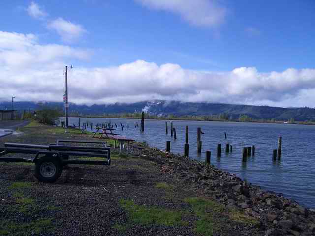 20060413 - 13 Cathlamet C-Dory Gathering - There\'s Snow in the them there hills