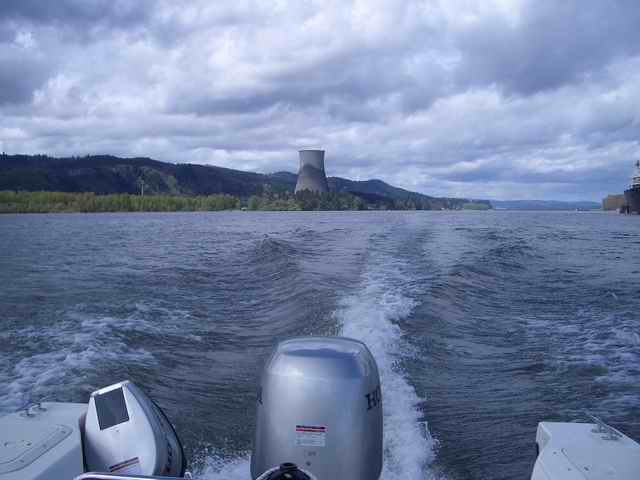 20060413 - 17 Cathlamet C-Dory Gathering - Going Home - Notice any illusions