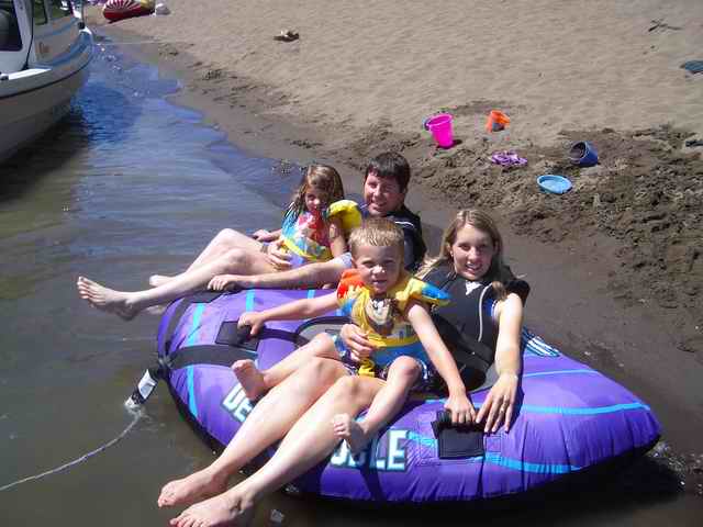 20060708 - 06 Boating on Willamette River - They\'re in for it now