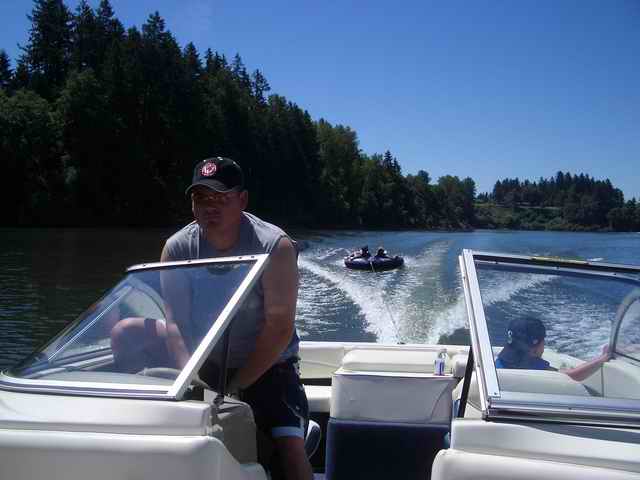 20060708 - 08 Boating on Willamette River - Good driving