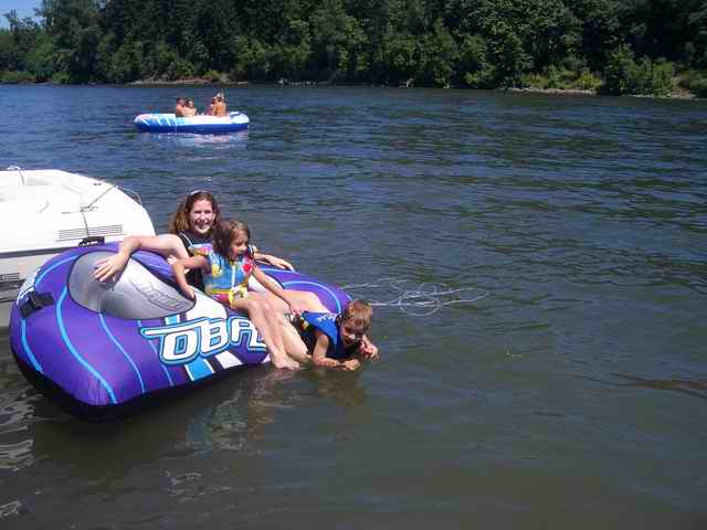20060708 - 09 Boating on Willamette River - Round Two