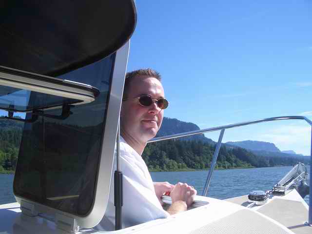 20060709 - 01 Showing Cousin from Kansas Columbia River - Enjoying front hatch