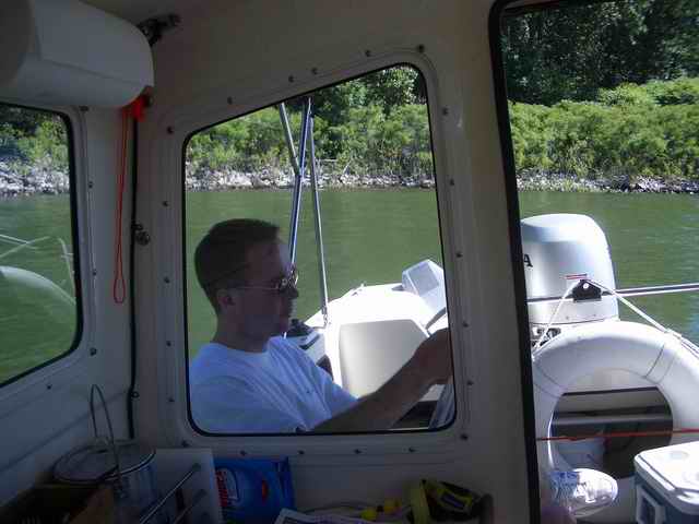 20060709 - 04 Showing Cousin from Kansas Columbia River - Lounging with Morning Paper