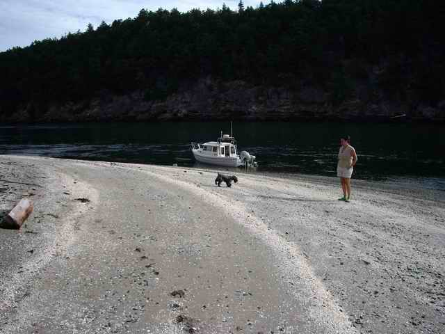 20060722 - 24 San Juans w Brother & Sister in law - Dog likes the beach