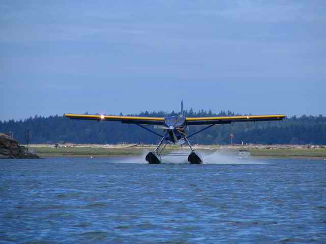 20060729 - 09 San Juans w Amy\'s Parents & Sister - Landing in Lopez