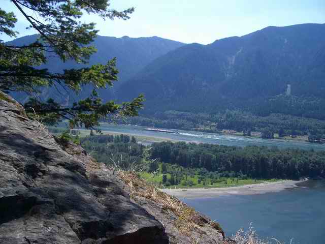 20060813 - 01 John Hiking Beacon Rock Columbia River