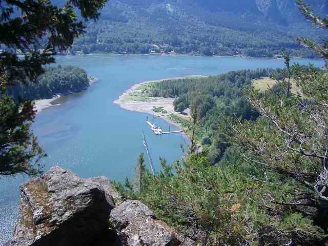 20060813 - 02 John Hiking Beacon Rock Columbia River