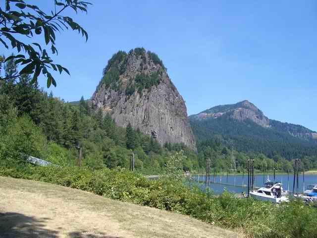 20060813 - 04 John Hiking Beacon Rock Columbia River