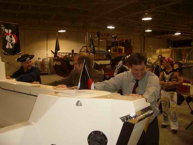 20070127 - 03 Seattle Potluck & Factory Party - Taking their whippings