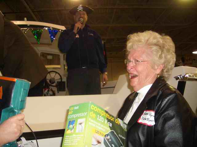 20070127 - 05 Seattle Potluck & Factory Party - Mama Byrd