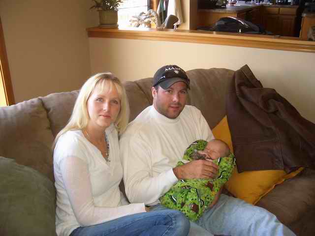 20070128 - 01 Sister Kerri baby born Dec 11th with Uncle Brent