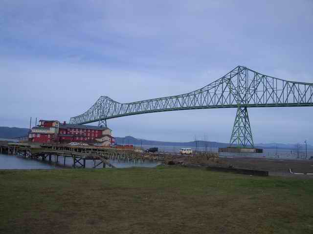 20070304 - 01 John at Astoria - Didn\'t bring the boat sniff sniff