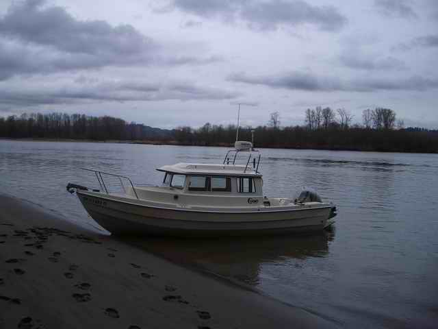 20070310 - 03 Columbia River to Cathlamet - Beached in a side channel