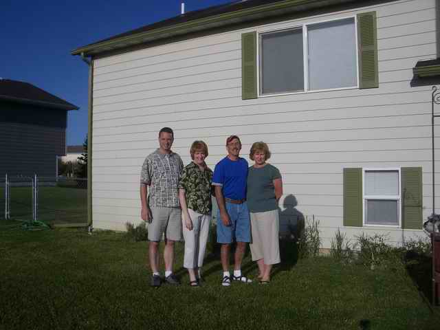 20070528 - 01 Visiting Family in Montana John & Amy w John Parents