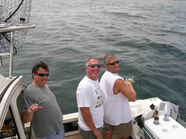 20070714 - 01 Newport First Tuna Fishing Trip - One on woo hoo