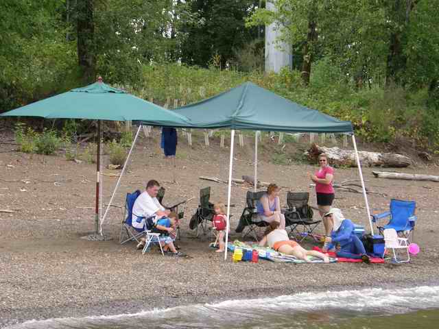 20070715 - 05 Boating with Friends on Willamette River - Hanging