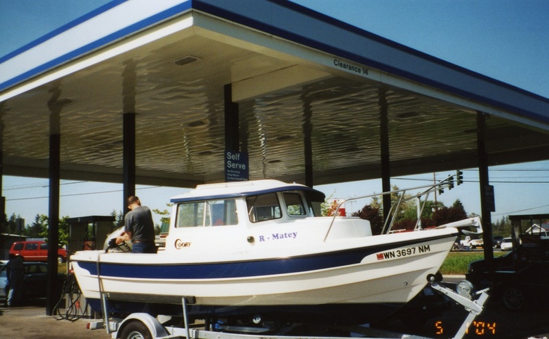 30 April 2004 Bellingham
 Filling the gas tanks 
 We're going to Lopez!