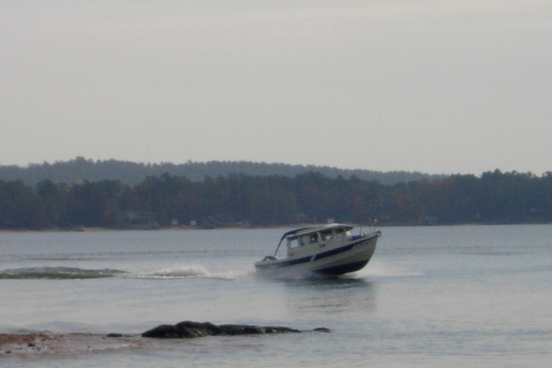 A bit of trim easily lifts the bow. Permatrim without tabs.