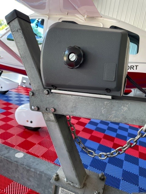 Adapter plate for electric winch