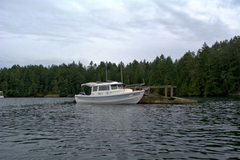 After several days of marina-hopping, I opted for a secluded bay tied to the private float of a good friend ;)