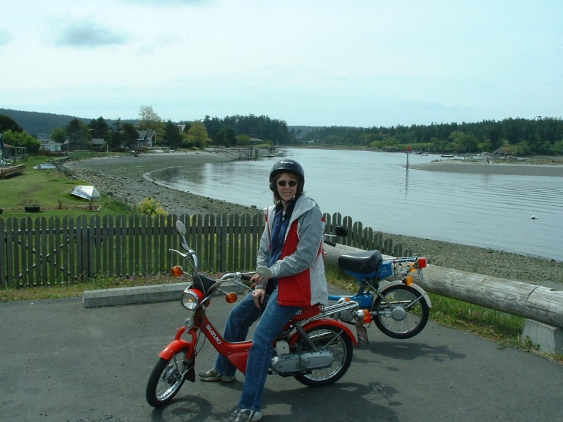 (B~C) Biker babe looking for a tatoo palor in Lopez village